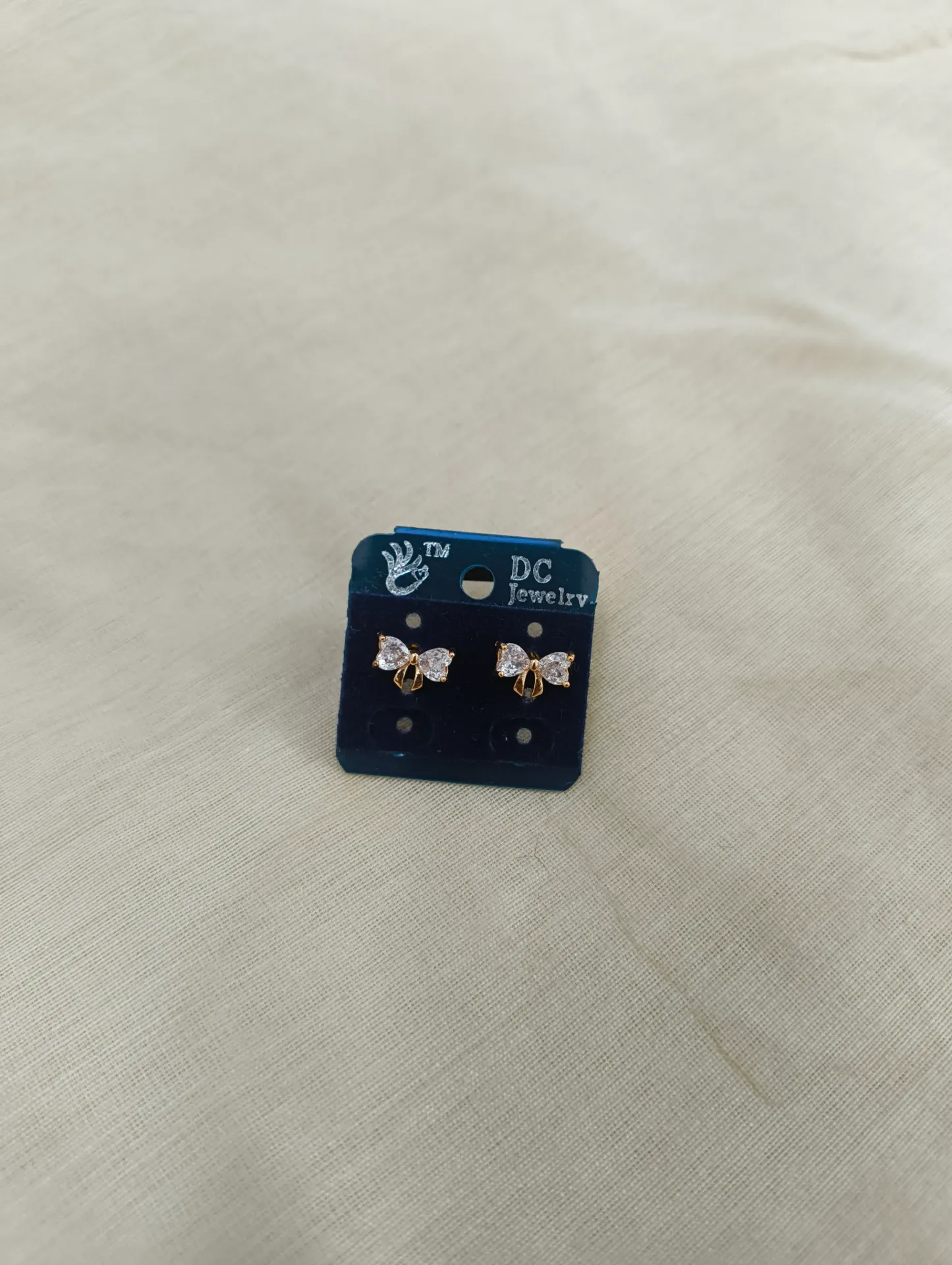 [SKU-063] Bow Stud [SKU-063]