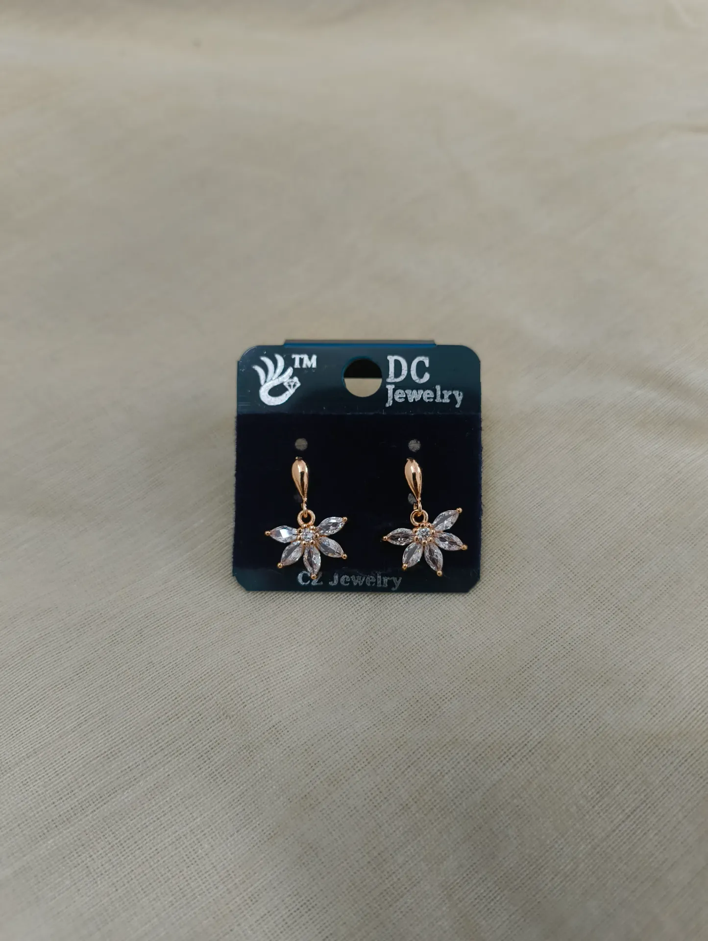 [SKU-065] Golden Stud [SKU-065]