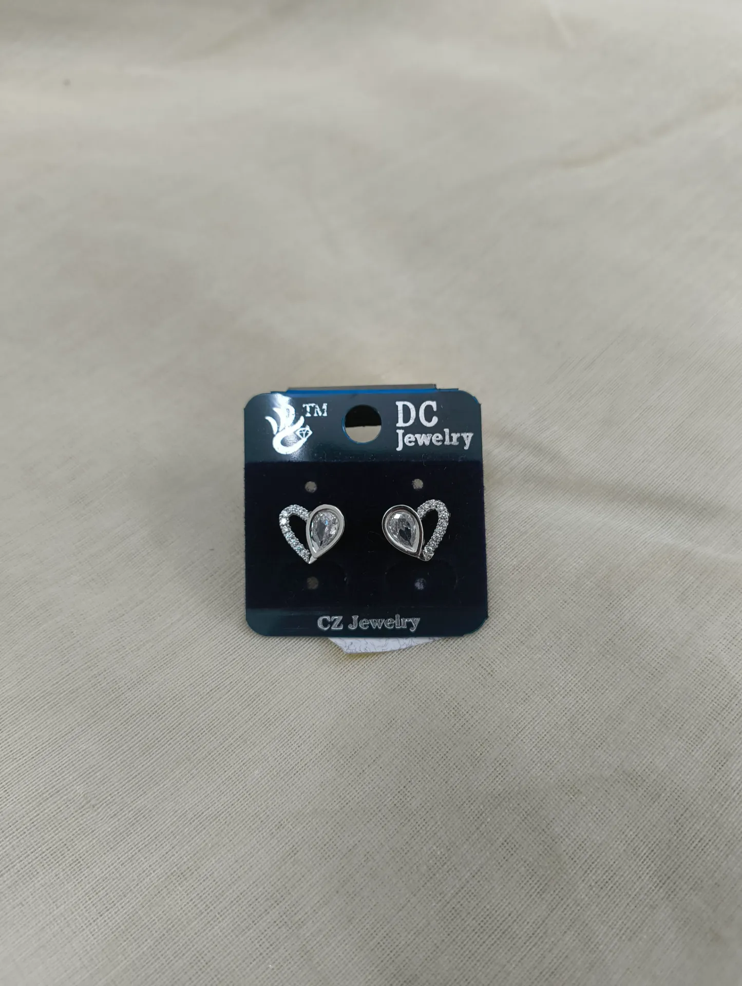 [SKU-076] Silver Heart Stud [SKU-076]