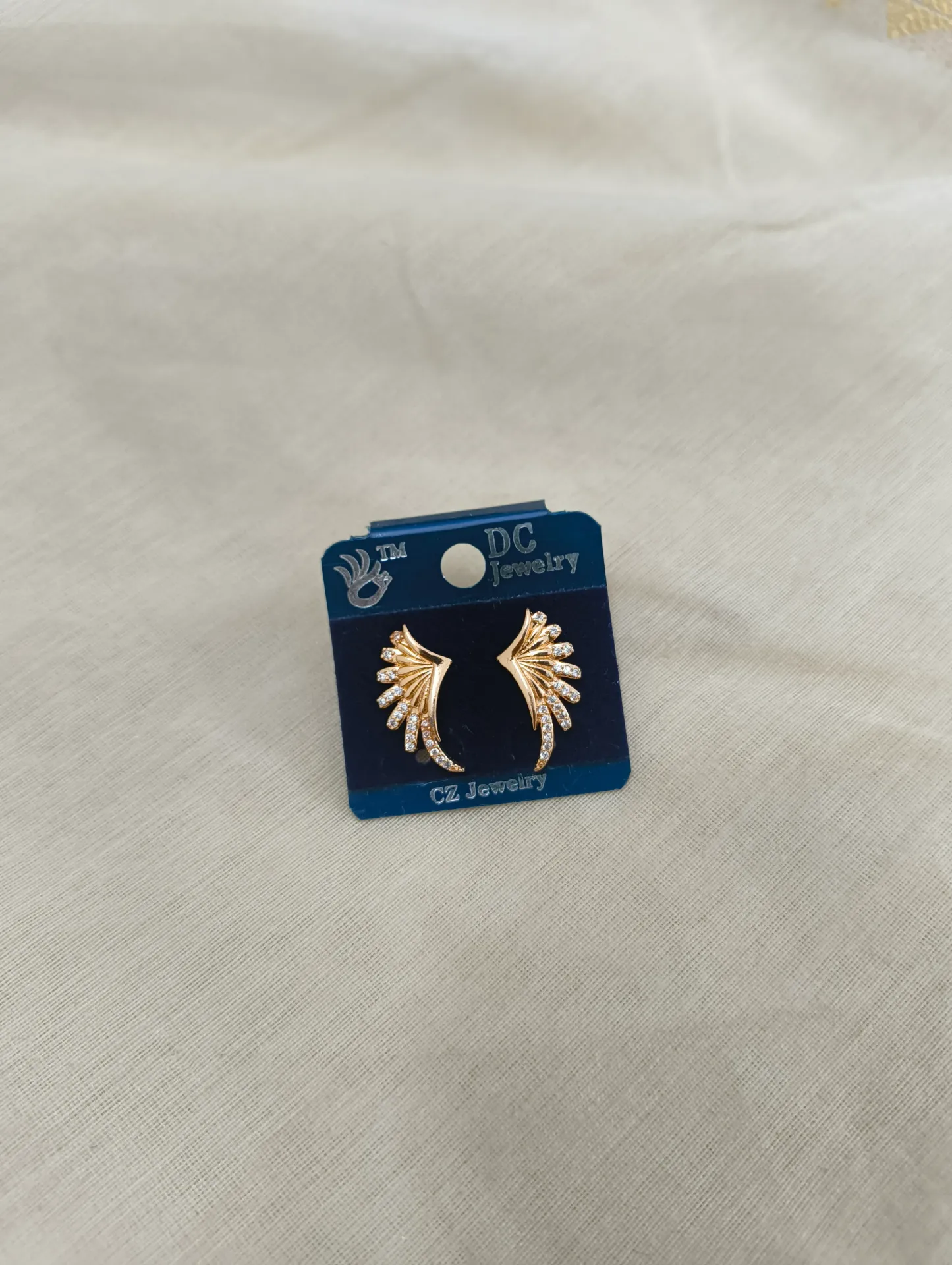 [SKU-084] Feather Stud [SKU-084]