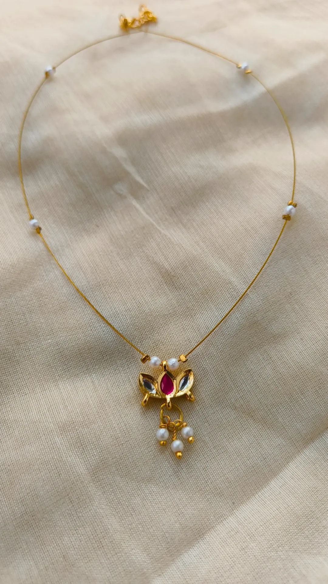 Mini Lotus Invisible Chain [SKU-004] (White)
