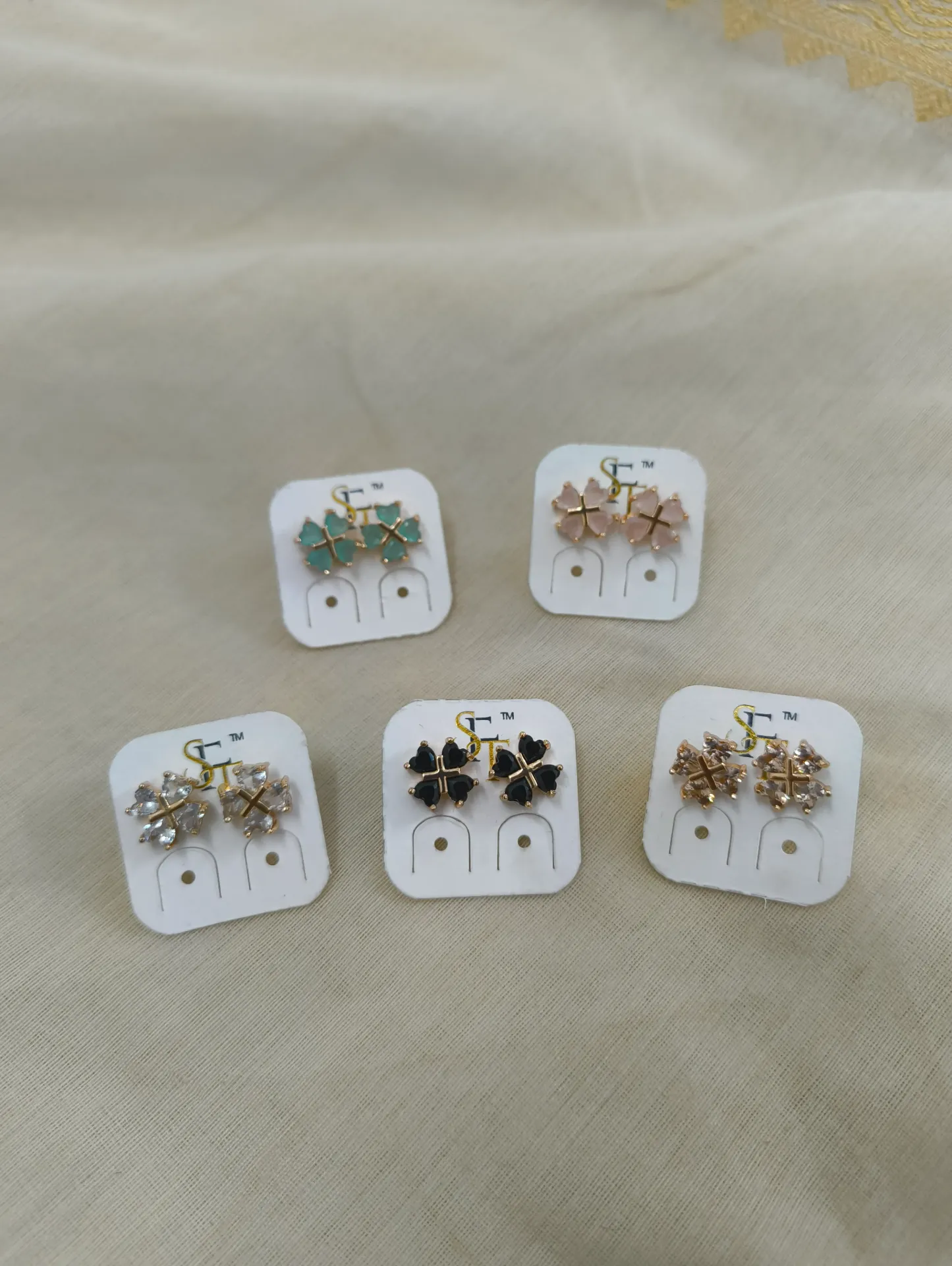 Clove Stud [SKU-091] (White)