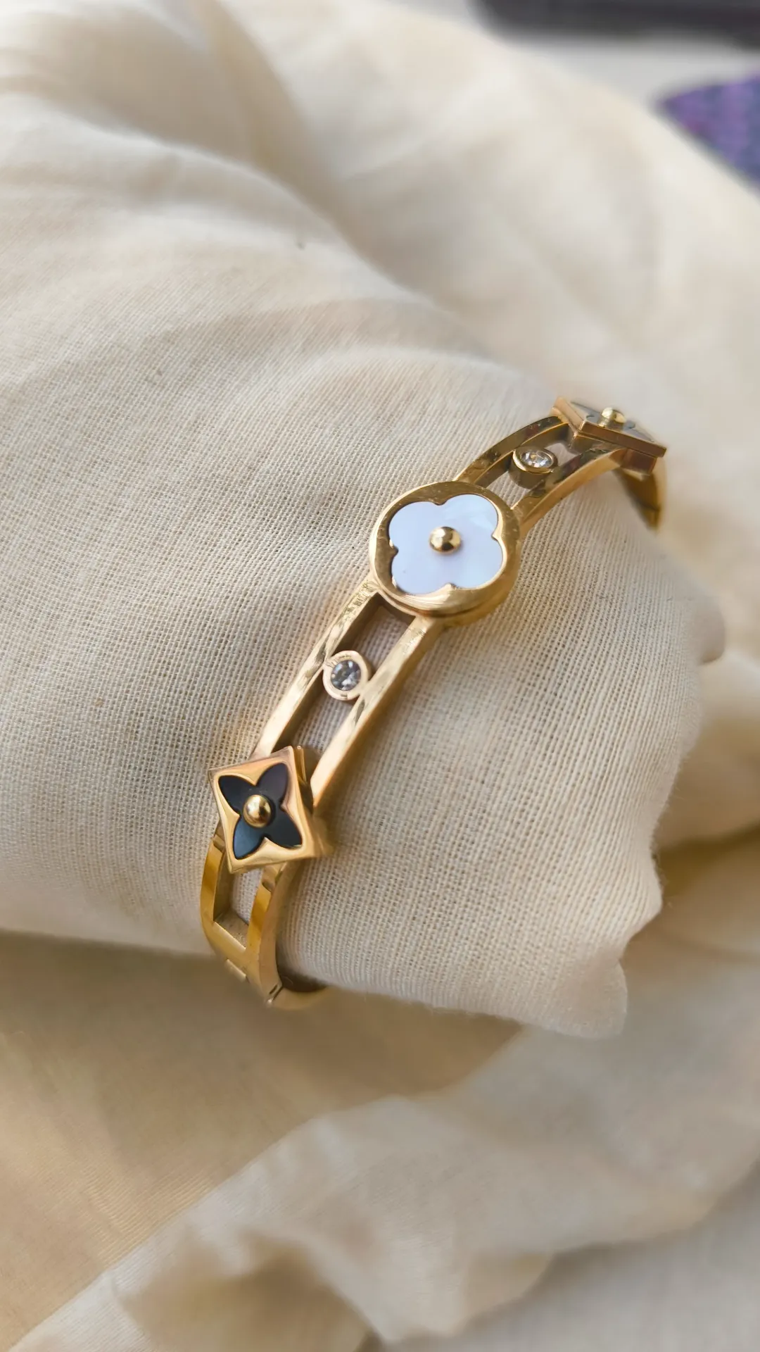 [SKU-096] Black & White Bracelet