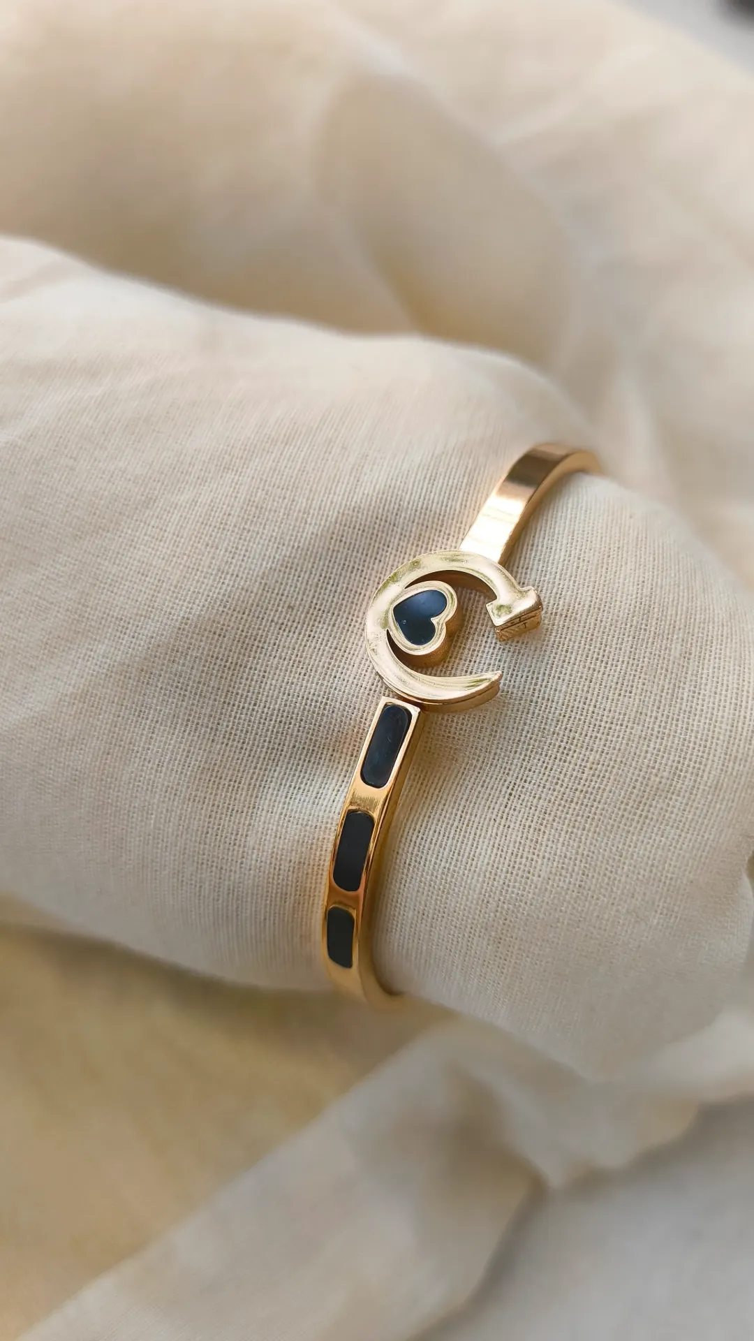 [SKU-099] Heart Bracelet